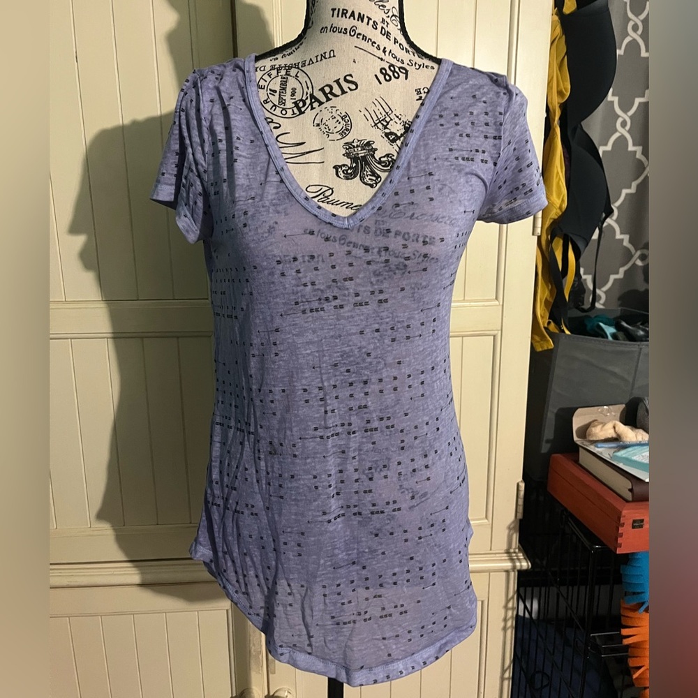 Mudd Juniors Arrow Print Sheer Tee